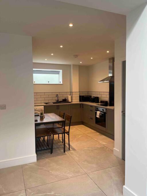 Апартаменты Entire Property In Downham Market, Serviced Accomodation Экстерьер фото
